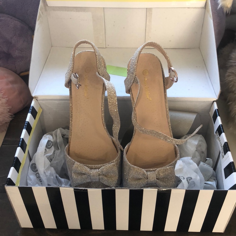 Girl’s Dress Shoes